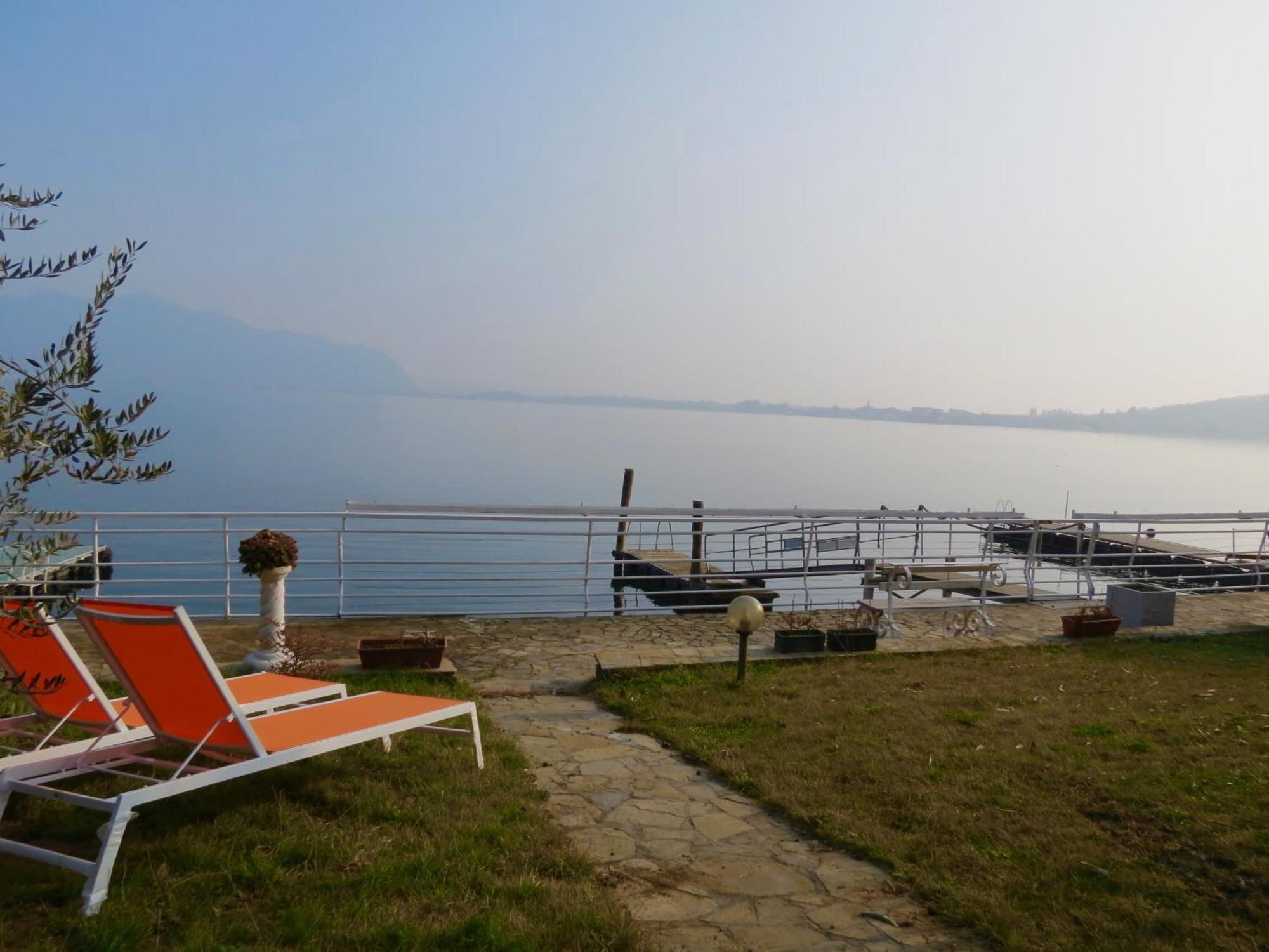 Villa Anastasye Your Lakefront Vacation Rental Predore Bagian luar foto