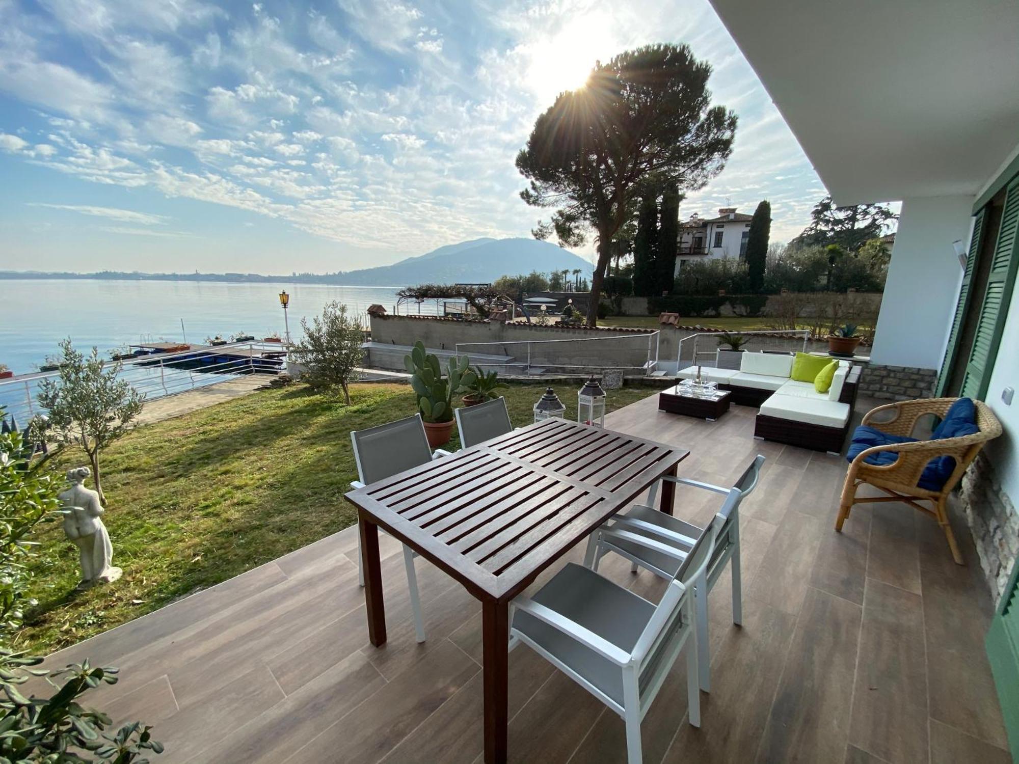 Villa Anastasye Your Lakefront Vacation Rental Predore Bagian luar foto