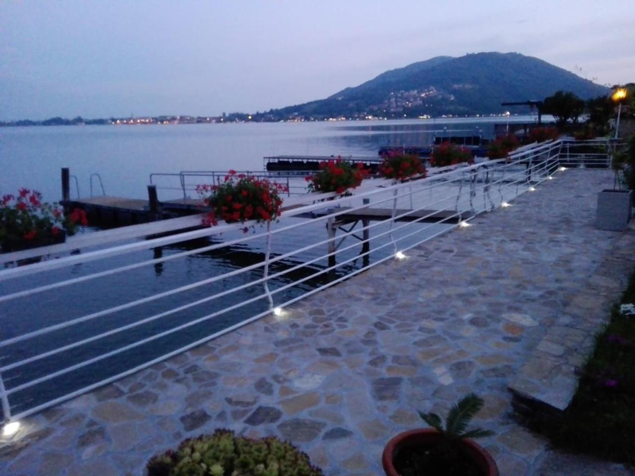 Villa Anastasye Your Lakefront Vacation Rental Predore Bagian luar foto