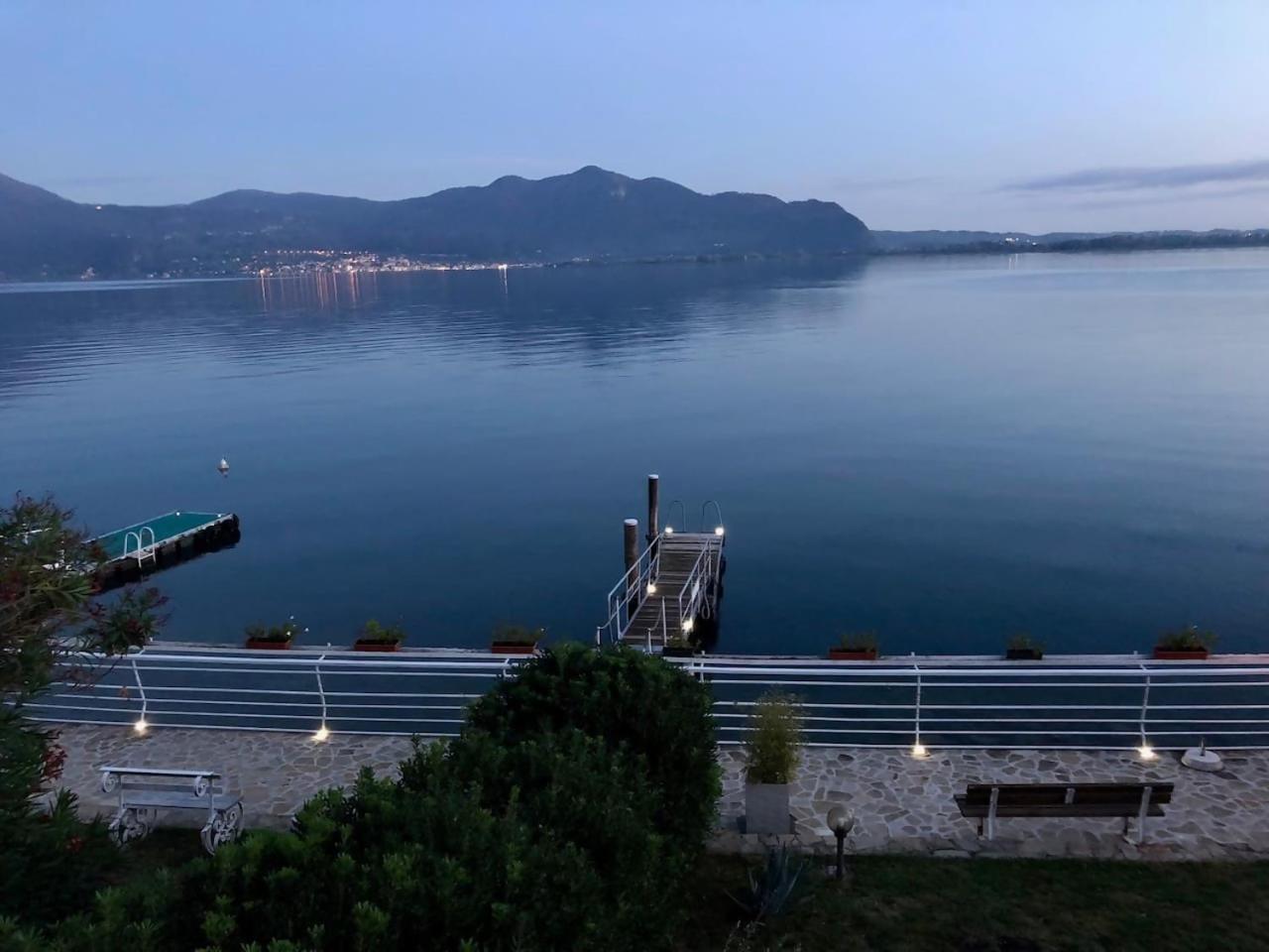 Villa Anastasye Your Lakefront Vacation Rental Predore Ruang foto