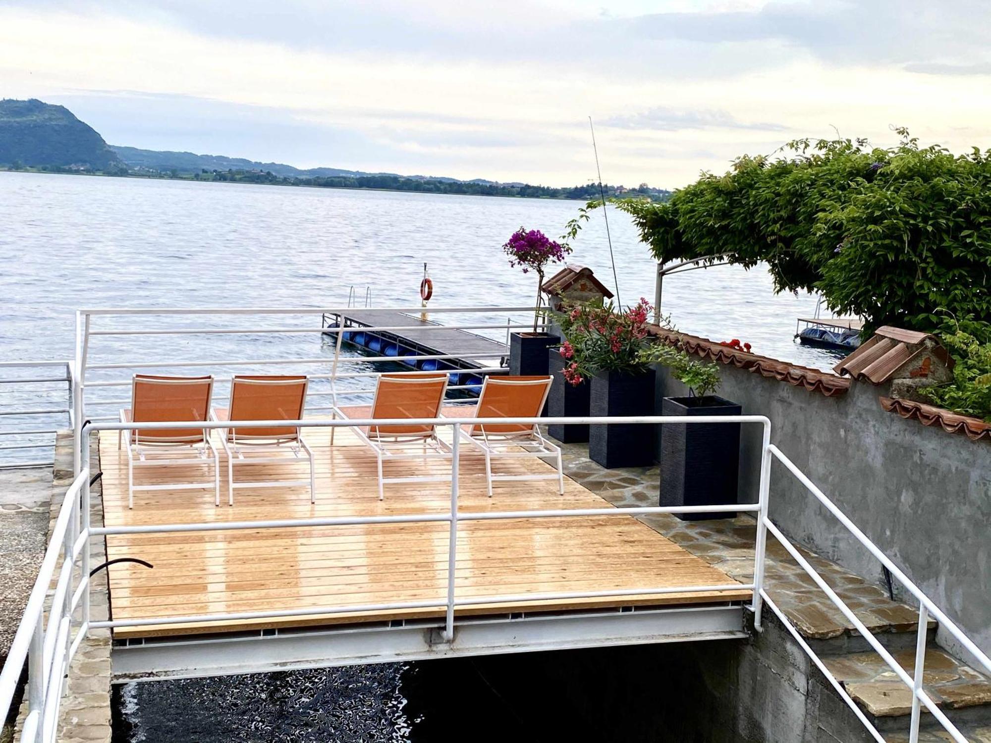 Villa Anastasye Your Lakefront Vacation Rental Predore Ruang foto