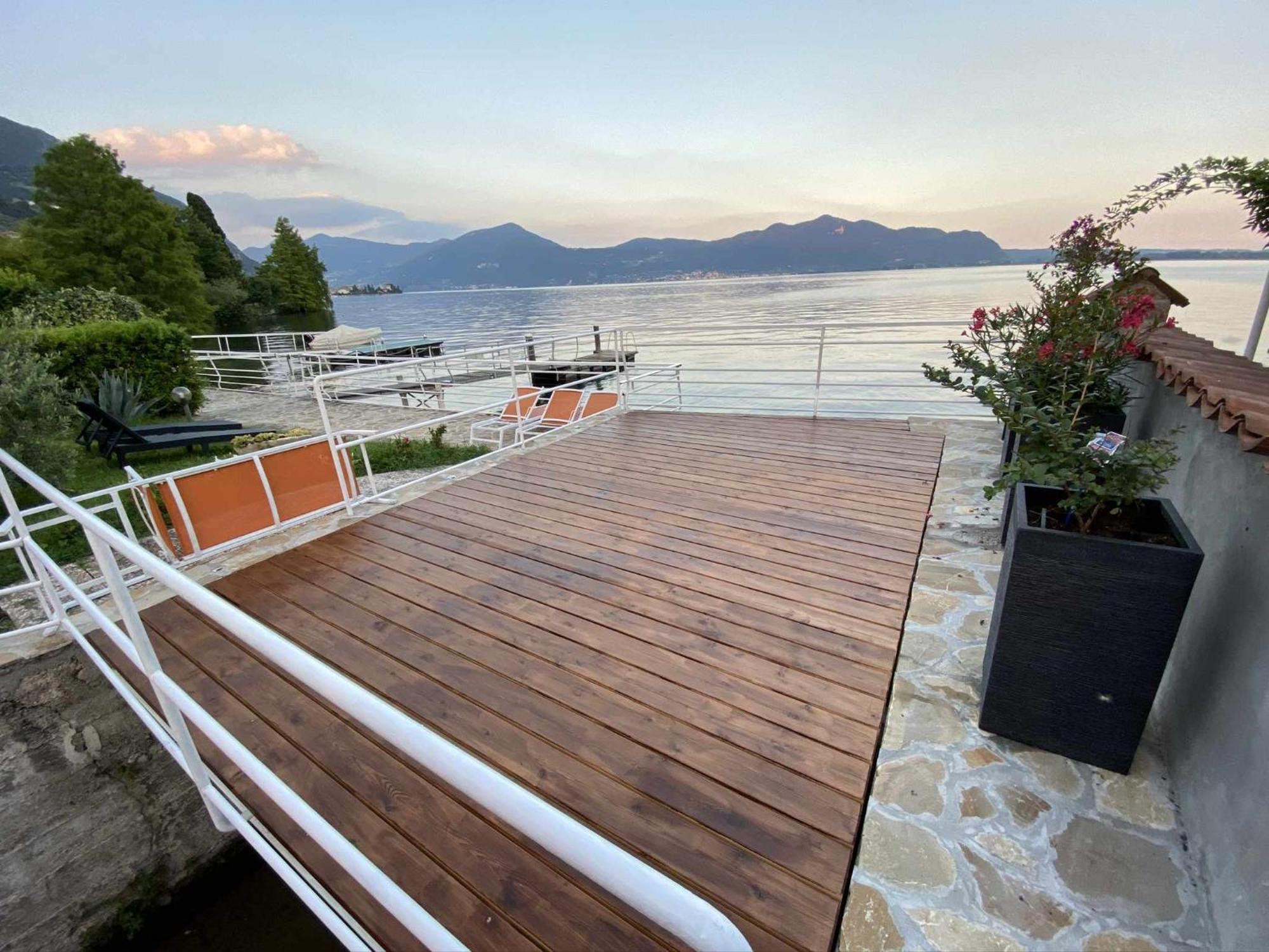 Villa Anastasye Your Lakefront Vacation Rental Predore Ruang foto